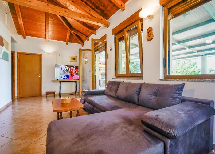 Dundo House By Interhome Rab Town